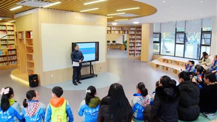 世界以书为窗，书籍因你凝香 —— 成都七中实验学校...