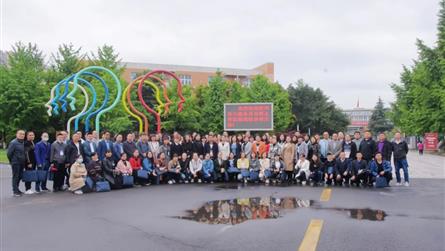 贵州省六盘水市名班主任在成都七中实验学校参观交流