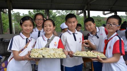 冠七学子心向党 研学活动沐荣光 ——冠城七中研学教...