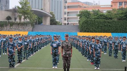 青春遇上迷彩 携手共启征程||冠城七中初高中202...