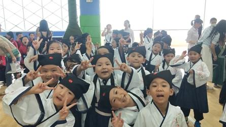 开笔启蒙 慧悦人生——冠城七中小学部2021级新生...