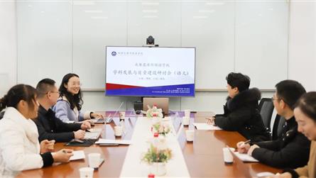 新课标、新语文、新课程、新课堂——记成都蓝港外国语...