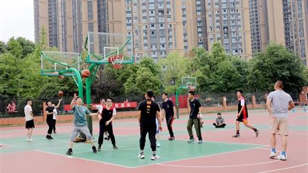 浓浓的暖意在操场弥散开来 —— 成都冠城实验学校开...