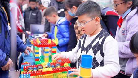 扬长教育，让每一位蓝宝熠熠发光！