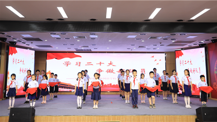 荣光进取 领巾飞扬 || 成都蓝港外国语学校隆重举...