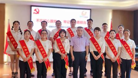 不忘初心跟党走 牢记使命勇担当 || 冠城七中庆祝...