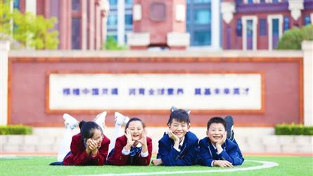 扬帆奋楫启征程 礼赞芳华敬师恩 || 蓝港外国语学...